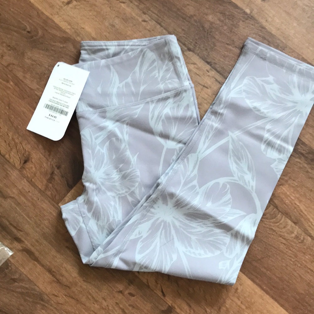 NWT Salar Printed PowerHold Capri